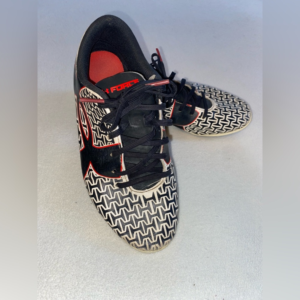 Under Armour Black Red and White Kids Soccer Cleat Size 4Y